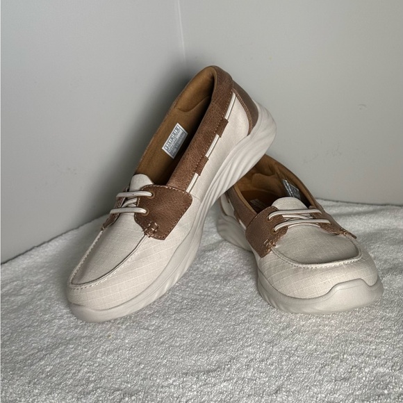 Women's Skechers Cream and Tan boat shoes size 9 - Picture 2 of 7